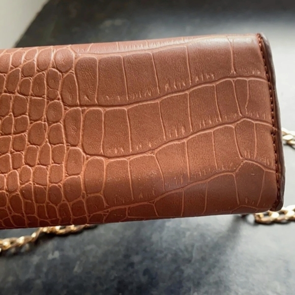 ASOS Brown Handbag With Gold Chain Strap & Handles - Picture 6 of 6